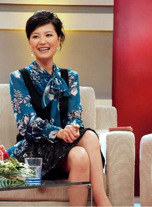 美女主持陈蓉,21岁入行,花22年爬上"东方卫视一姐"宝座