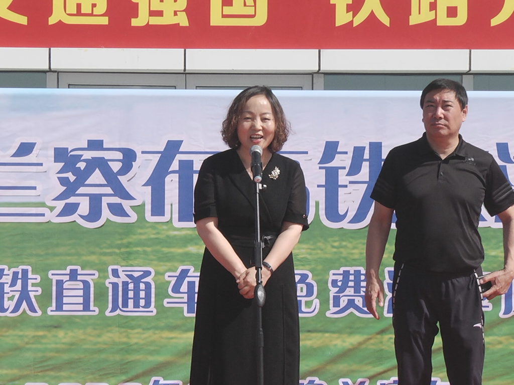 乌兰察布市副市长岳艳美