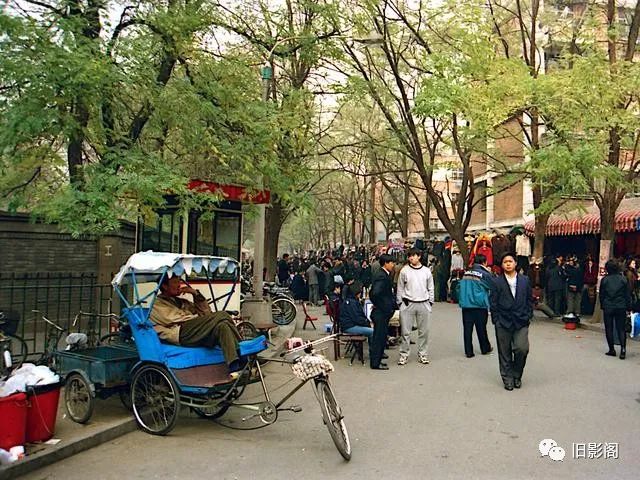 1999年北京记忆中外闻名的秀水市场清静的地铁建国门站