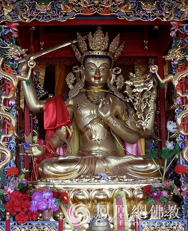 图为五台山南台普济寺文殊菩萨像