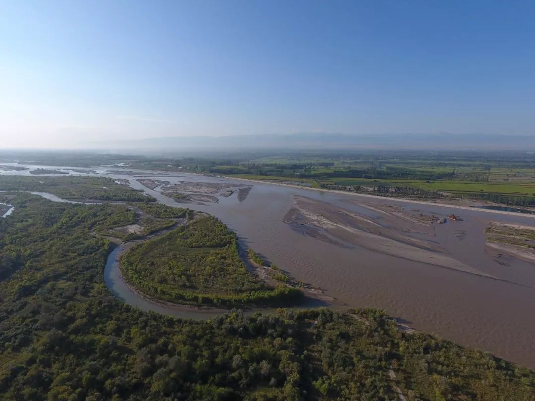 伊犁得名于伊犁河,是中国水量最大的内陆河