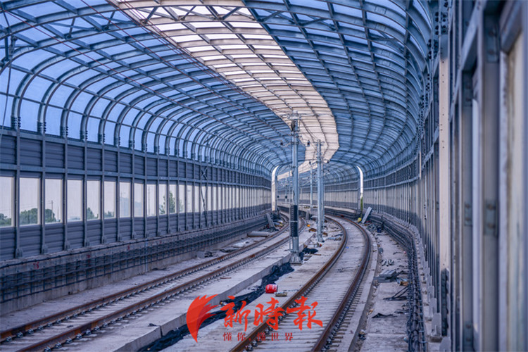 记者探访济南地铁2号线唯一高架轨道:千米隔音屏障现身