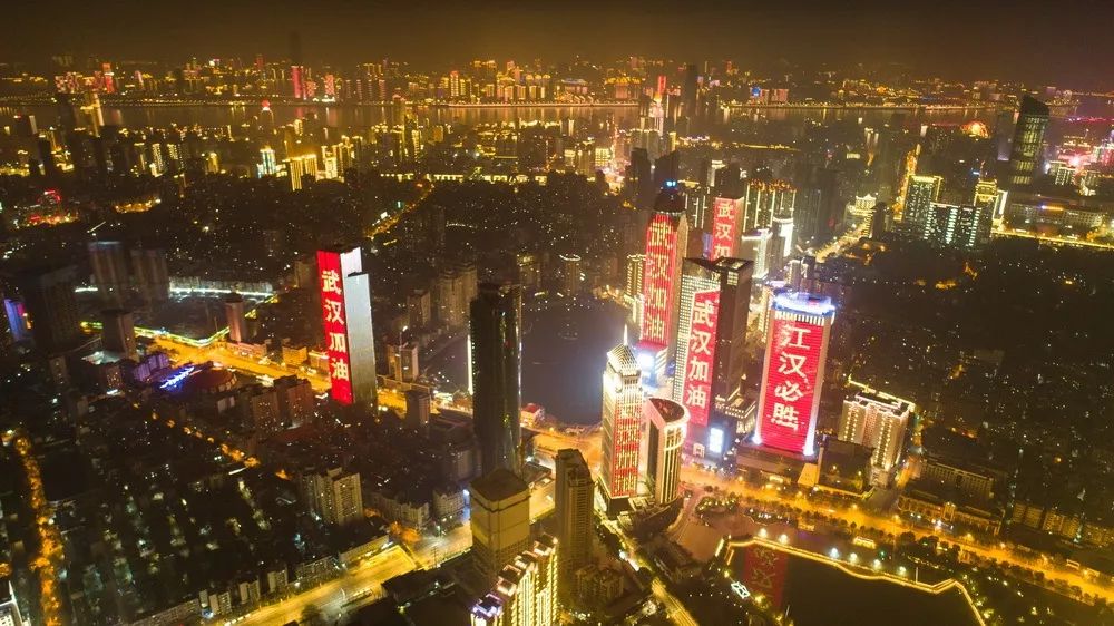 亲爱的同胞，我们替你领取了上百个歪果仁的拥抱