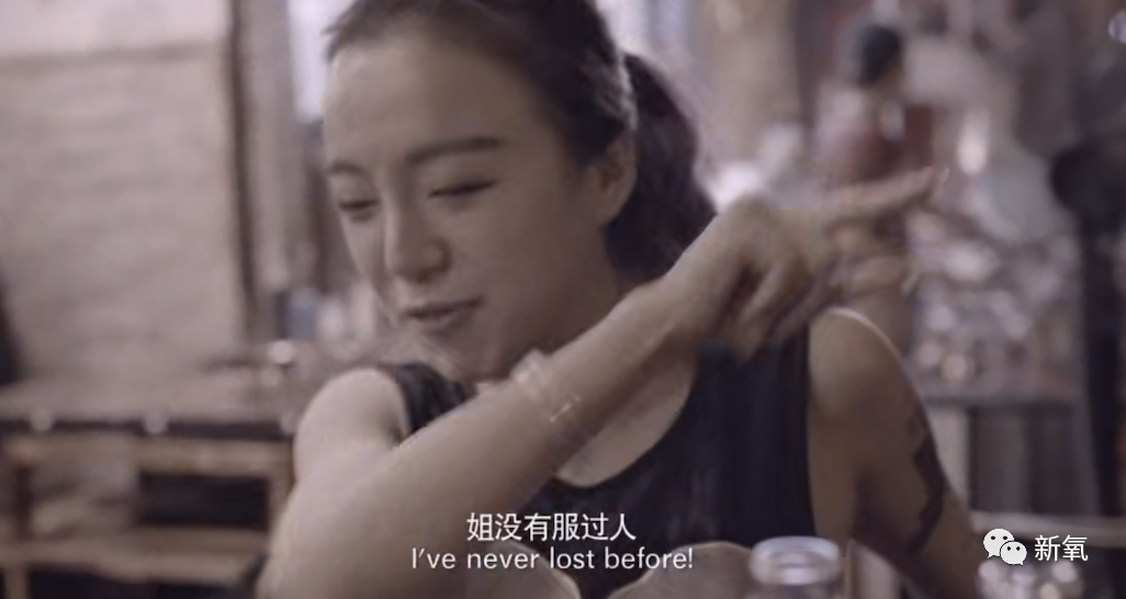 那些开着豪车摆摊的网红们,先憋忙着直播了…