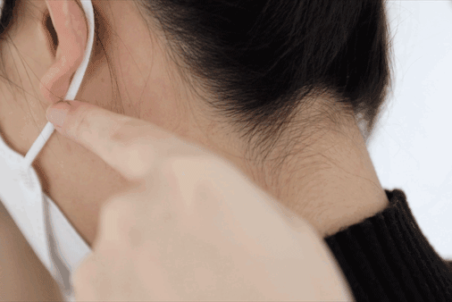 张柏芝戴颈托?像极了我玩手机过度的样子… if时尚