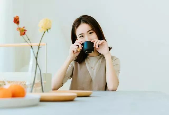 怎么拍出女神照?摄影师:告诉你九个拍照姿势,简单实用