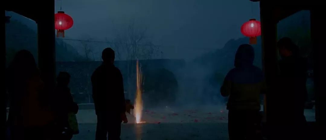 过年没回家的年轻人