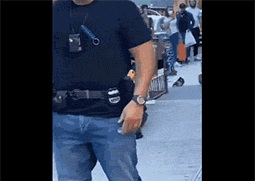 严查社交隔离，纽约警察暴力执法