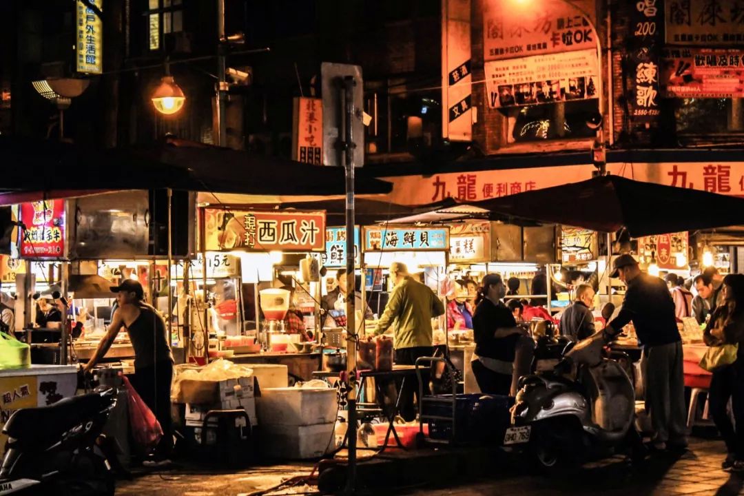 路边摊,带着城市烟火气回来了