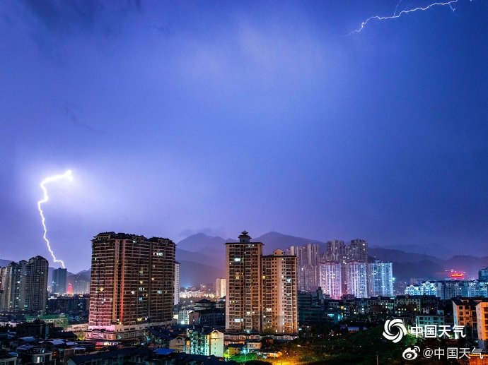 雷雨冰雹彩虹晚霞乳状云 贵州1天现5种气象景观