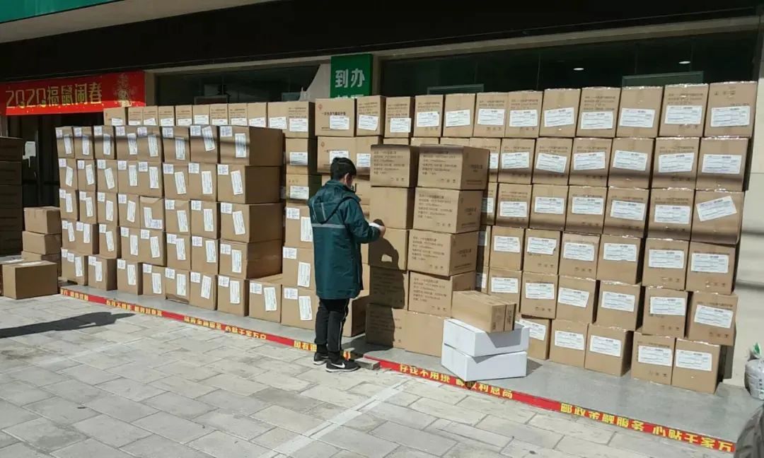 快递小哥：我们比外卖小哥更惨