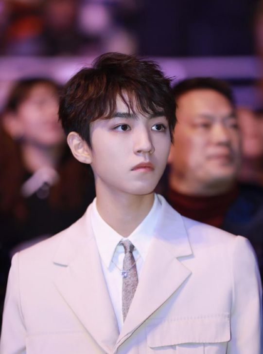 肖战李现是谁看春晚记得将这条认脸科普贴转给爸妈
