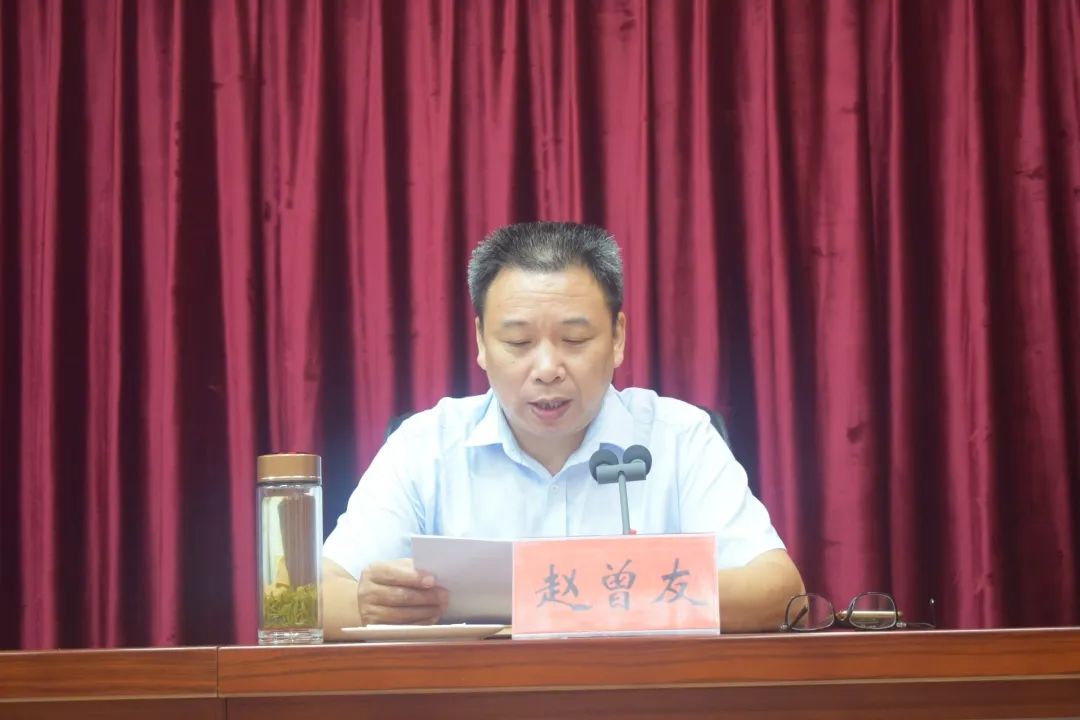 会上,赵曾友首先通报了脱贫攻坚"四个不摘"专项巡察有关情况.