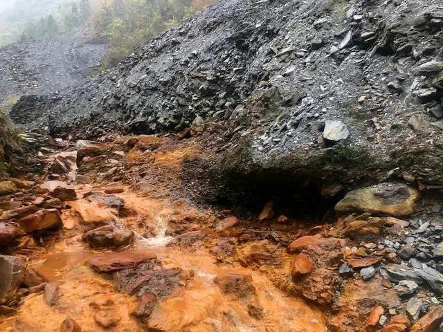 云南省滇池流域累计关停矿山509座，已暂停采矿审批