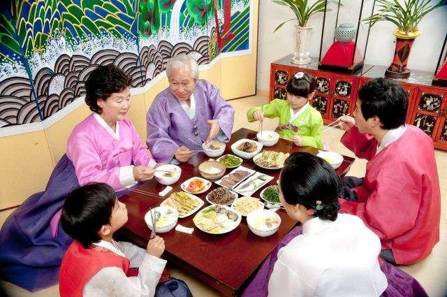 春节是韩国传统节日韩国人会吃什么美食