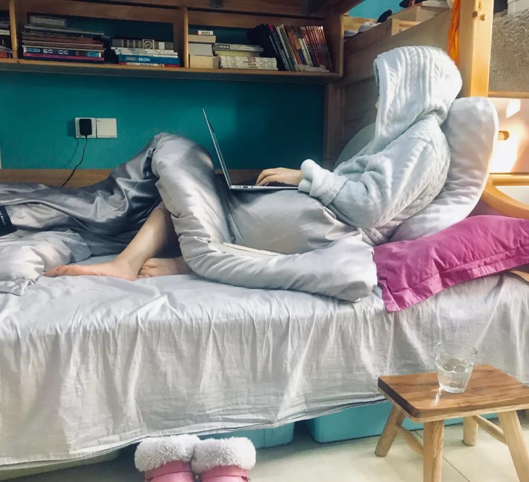 疫情之下在家办公，爆笑职场人窘态百出