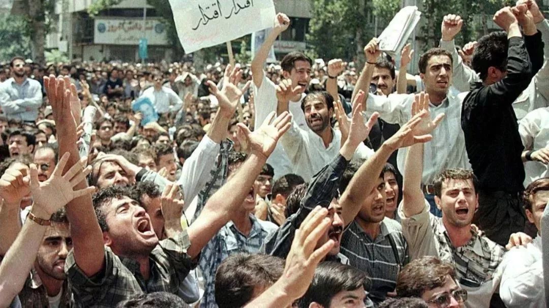 伊朗遇刺二号人物背后的革命卫队：以真主之名发财