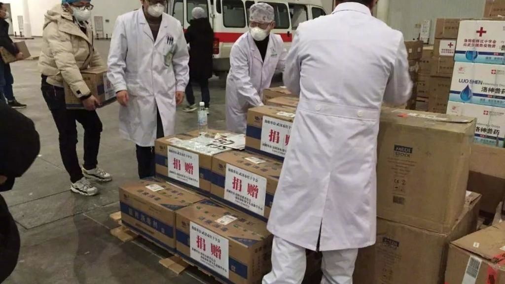 武汉医生工作见闻：下了班，我还得帮科室抢物资
