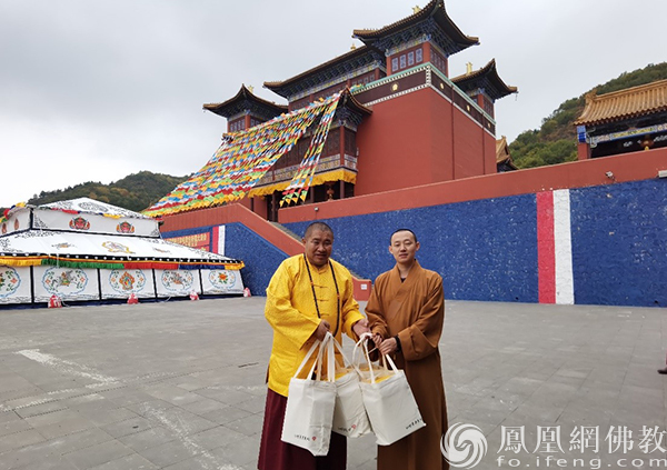 凤凰网佛教 摄影:康宁寺)赤峰市喀喇沁旗佛教协会会长堪布多杰将慧海