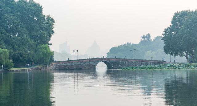 杭州最有灵气的公园,浓缩了西湖精华景点,是夏天赏荷