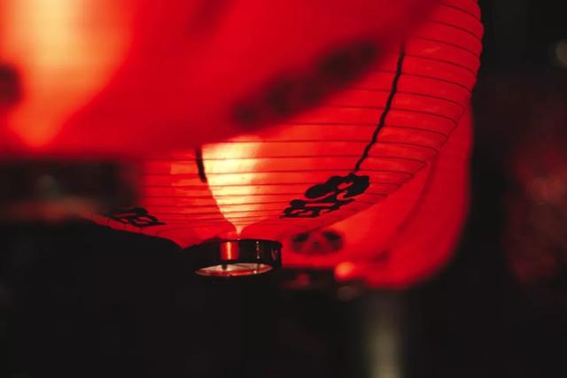 辞旧迎新,万象更新的节日 也被称作年三十 图| 视觉中国 《除夜野宿