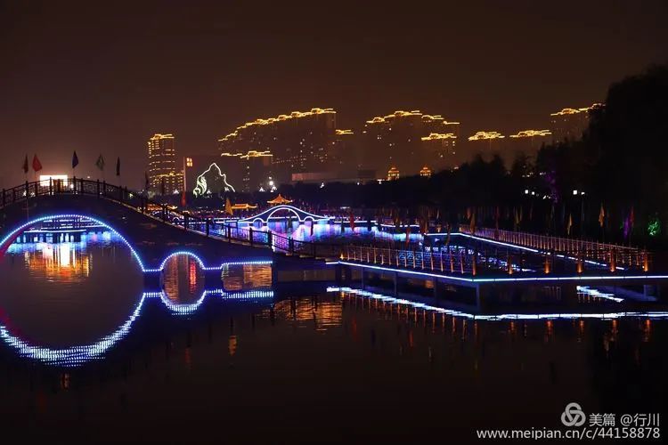 组图摄影 | 行川 泮河公园的夜景 是泰安一道亮丽的风景线.