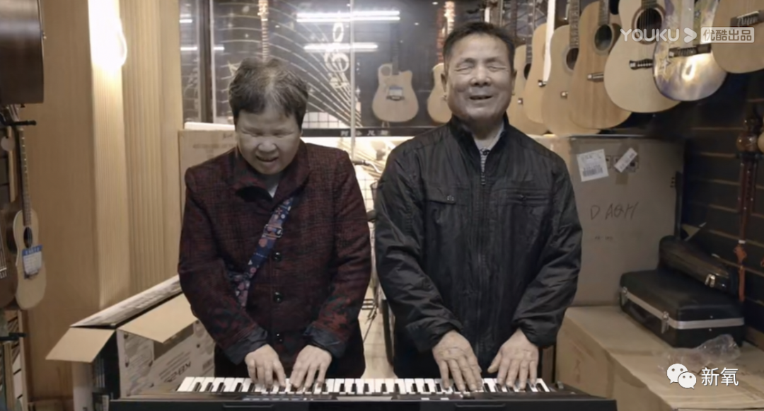 那些开着豪车摆摊的网红们,先憋忙着直播了…