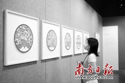 通讯员供图7月16日"流光剪影—陈传生,陈斯嘉父女剪纸展"在广东省