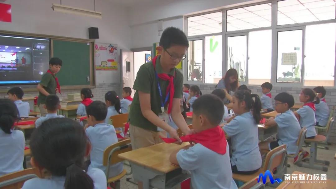 动态丨南京市金陵中学实验小学举行一年级入队仪式