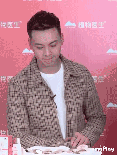 男神陈伟霆自爆复工必备单品,和粉丝一起正能量做公益