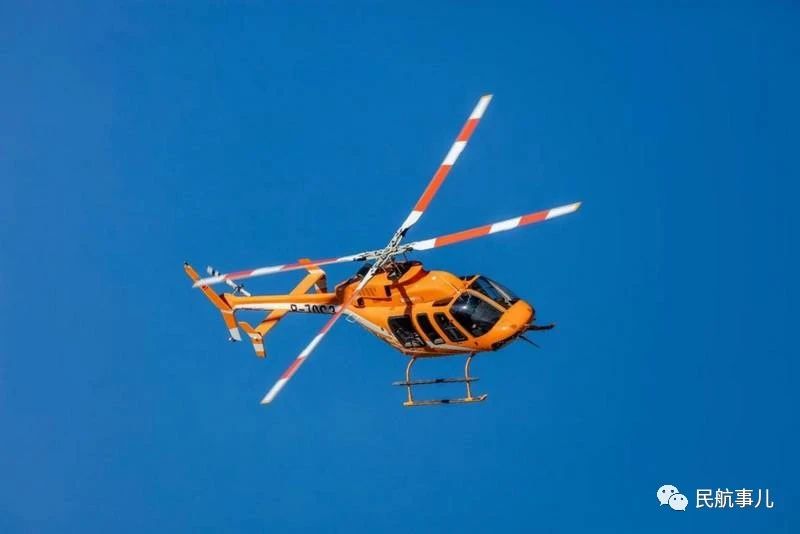 贝尔407直升机在海拔5231米唐古拉山口起航