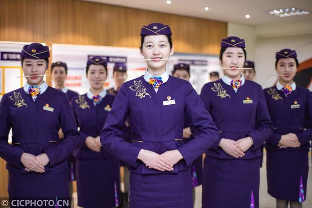 江苏南京:高铁乘务员集中培训迎春运