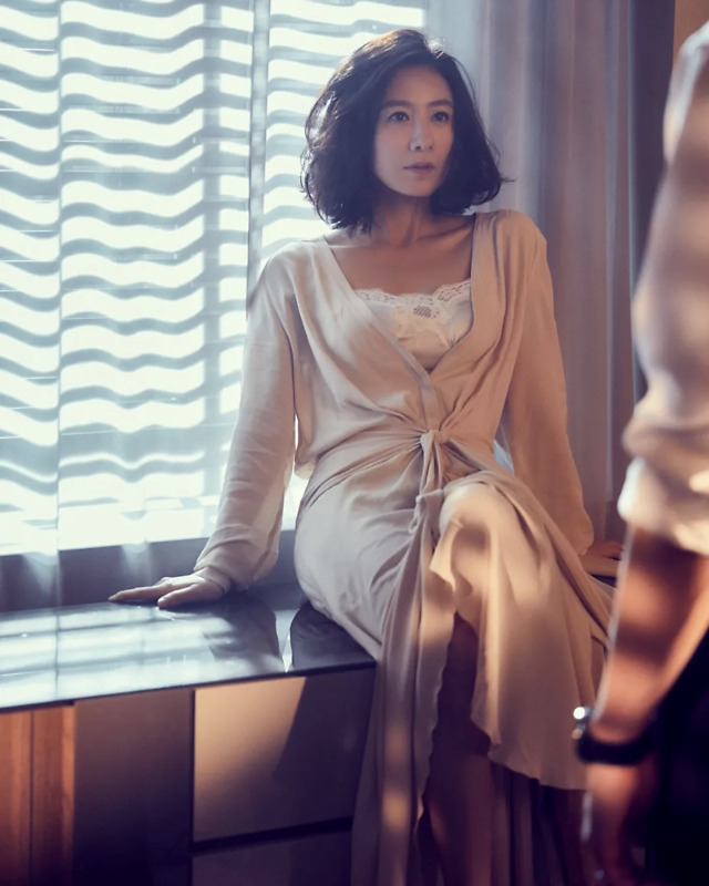 53岁的她是韩国顶流,被