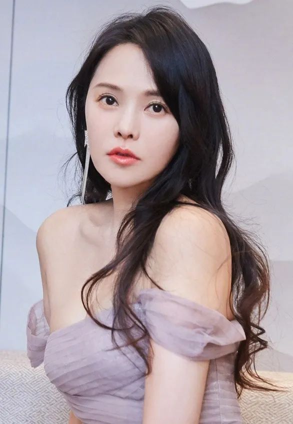 伊能静的少女感是如何养成的?