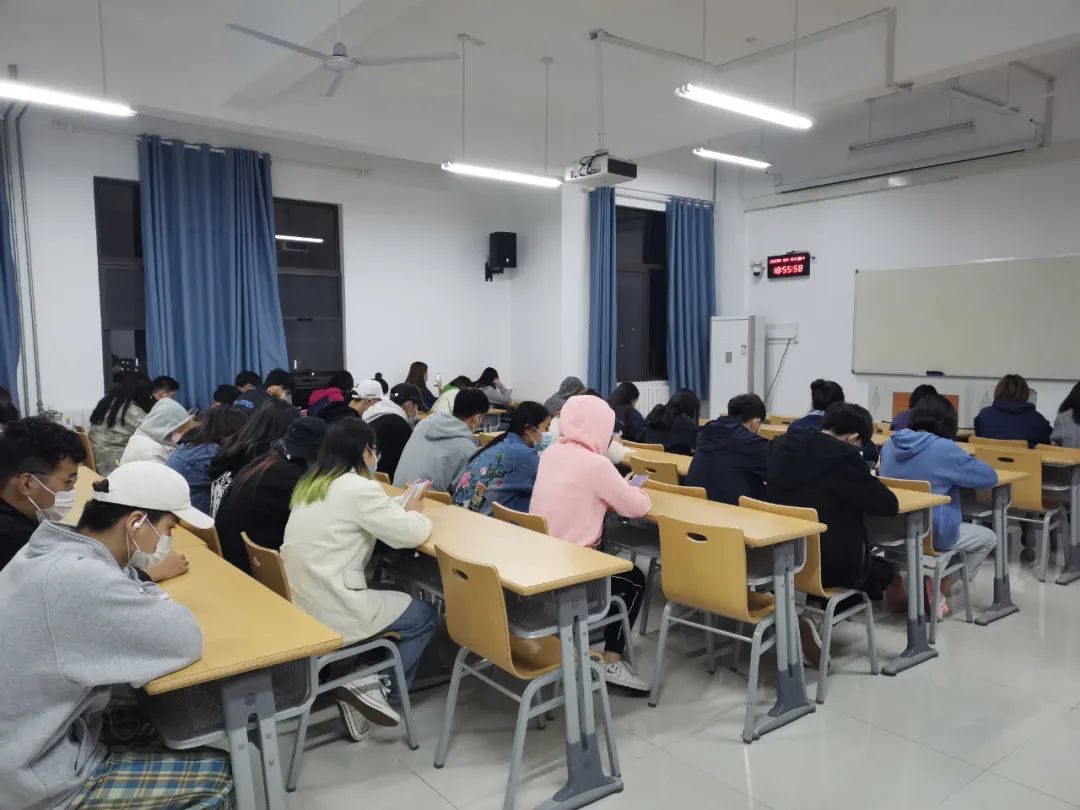 10月15日,江苏师范大学科文学院,学生们在上课.本报记者郑竹生摄