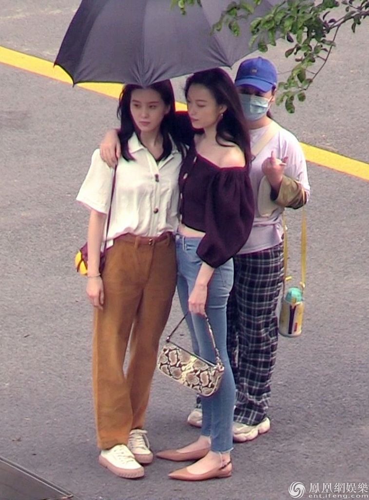 接连几年的暑期档都上演了"爆款cp"的神话,前有《镇魂》的白宇朱一龙