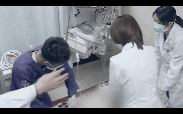 死亡,信任,鲜花,这群医生成长路上还会遇到什么?_凤凰