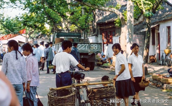 老照片:1980年代的杭州,风景秀丽美如画,惬意生活让人