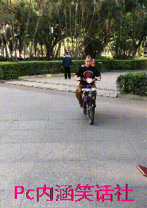 搞笑gif趣图:街头恶搞路人,尴尬搭讪