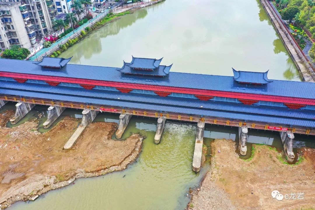 近日,记者在在东城街道东风社区龙津河景观旅游体验带——东风水闸新