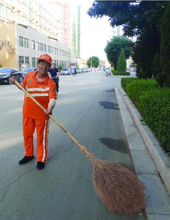 汾阳环卫工人黎润明:宁愿一人脏 换来万人洁