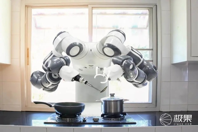 烹饪机器人flippy在美流行,可用于炸薯条或烹饪其他食物