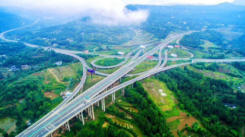 巴达巴南巴陕高速公路东兴场立交桥(巴中市委宣传部供图)