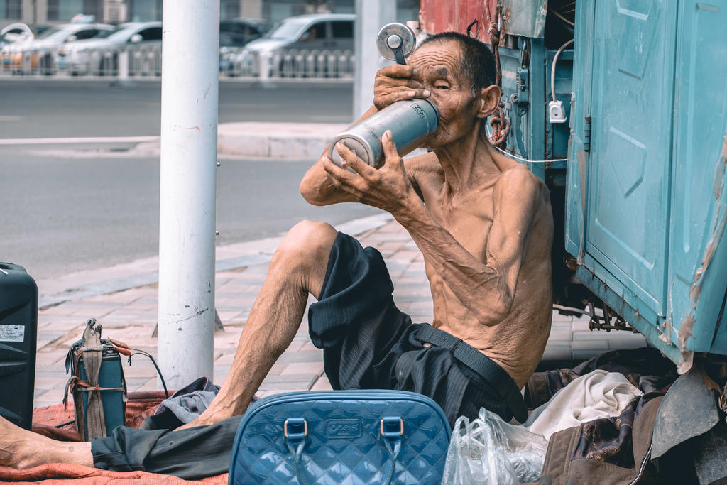 还没有出现竞争对手,估计有地方保护,和我们看门的老头应该是熟人