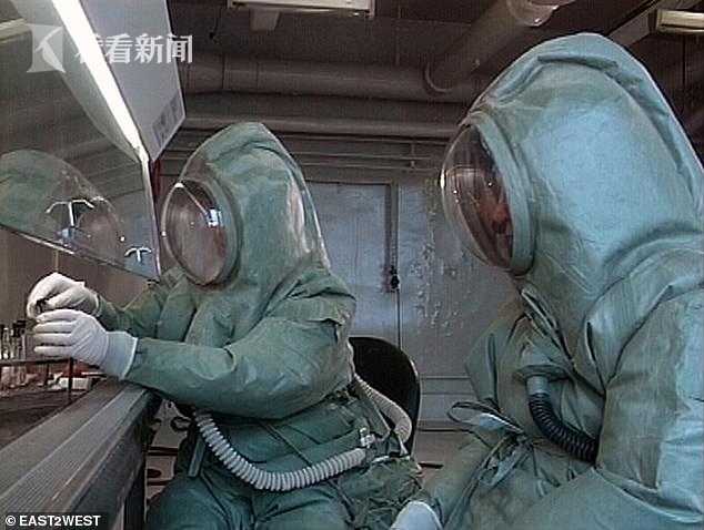 俄罗斯国防部随后表示,俄罗斯将向意大利派遣8支由军队病毒学专家和
