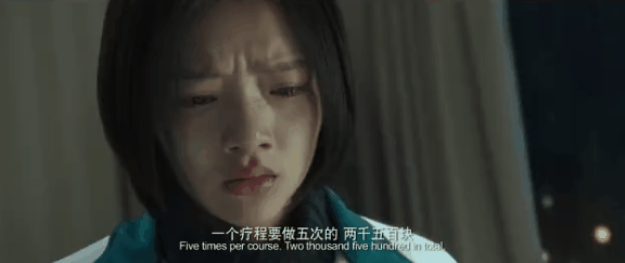 但任敏脸上唯一让人觉得不够精致的地方就是鼻子, 鼻翼比较偏钝.