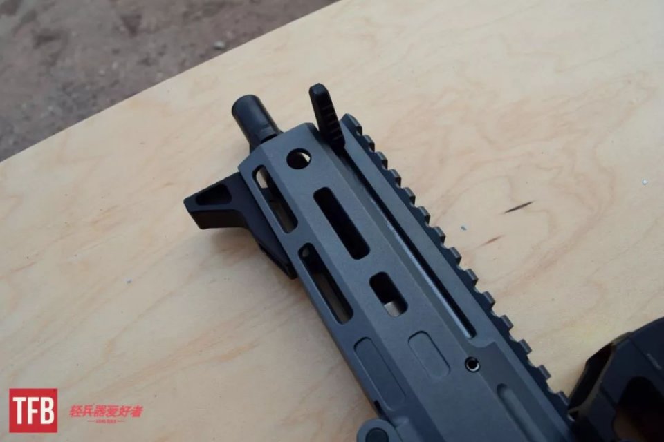 【美国】MDP-9手枪非常紧凑可用包具隐蔽携带行动