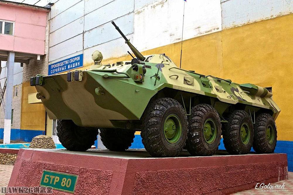 这里的工厂正在批量制造btr-80系列装甲车