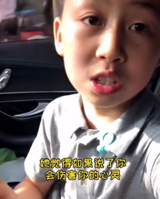 童言有忌!小男孩实力吐槽妈妈长得丑,网友:眼神纯真,话语残忍