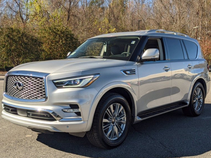 英菲尼迪新款qx80实拍曝光搭56l四驱配大尺寸镀铬格栅